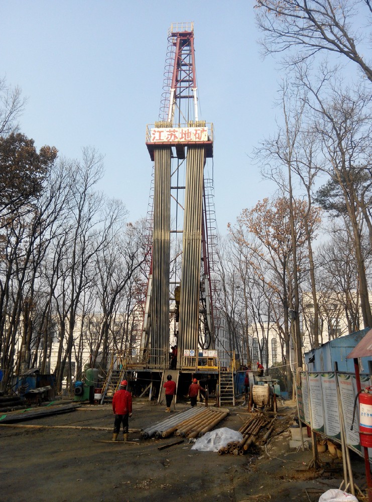 江蘇省地礦局采用河北永明生產的全套TSJ3000型鉆機用于南京中山陵公園2500m地熱井施工